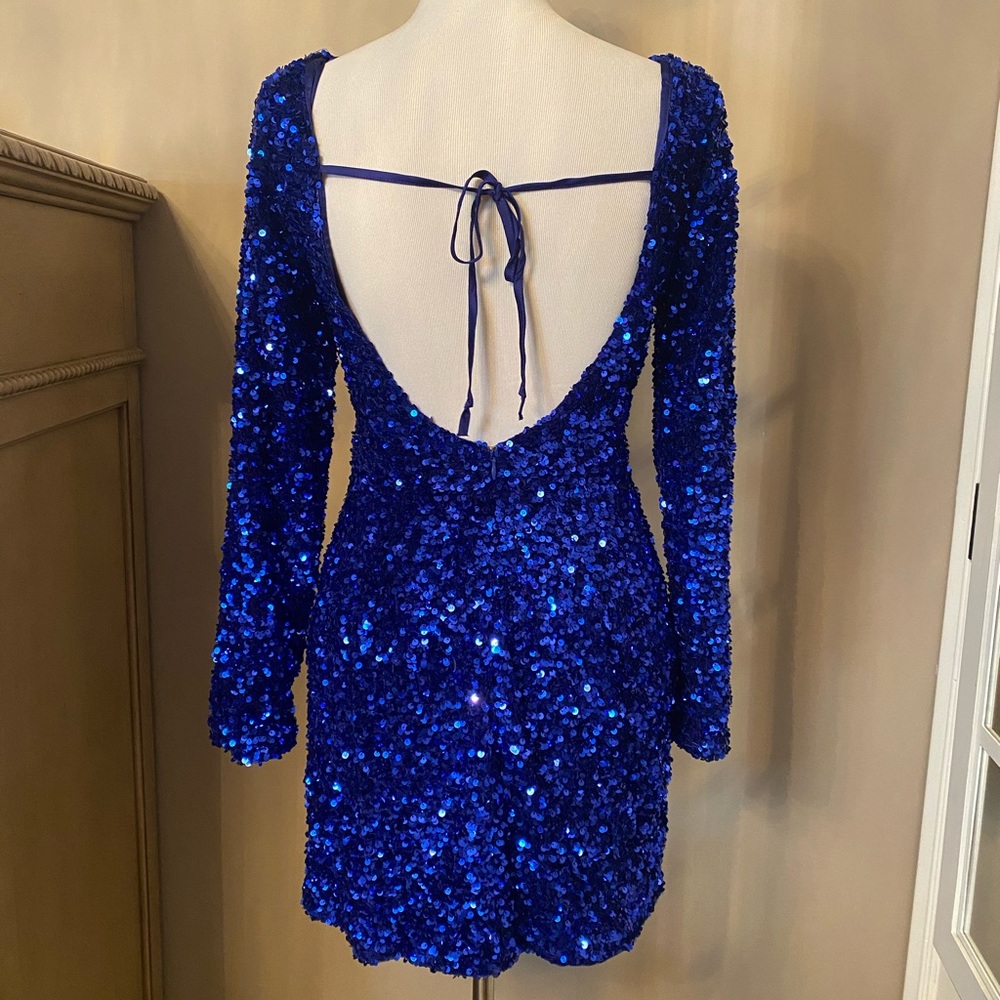 Backless long sleeve holiday sequin evening party cocktail dress, size small